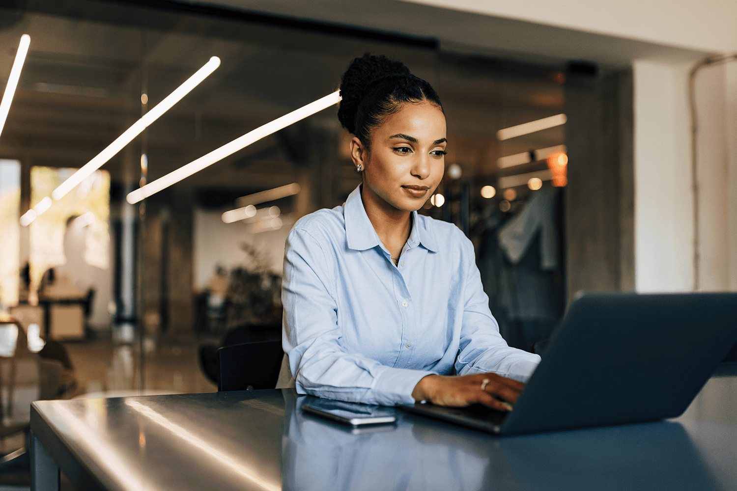 Professional working on a laptop in a modern office, symbolizing the use of AI tools and digital workflows to scale content creation, outreach, and SEO-driven PR strategies without sacrificing quality or authority.